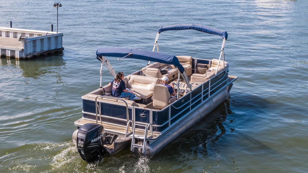 Rent this 26' Crest on Anchor