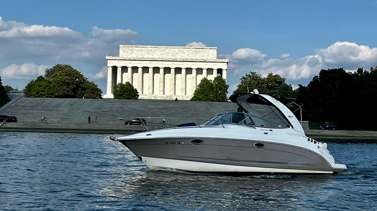 Rent this 29' Chaparral on Anchor